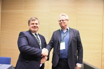 Wicemarszałek Wojciech Kałuża i deputowany Zdenek Karasek podczas konferencji "W kierunku zielonej gospodarki" 