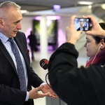 Na zdjęciu znajduje się Wicemarszałek Województwa Śląskiego Leszek Pietraszek udzielający wywiadu.